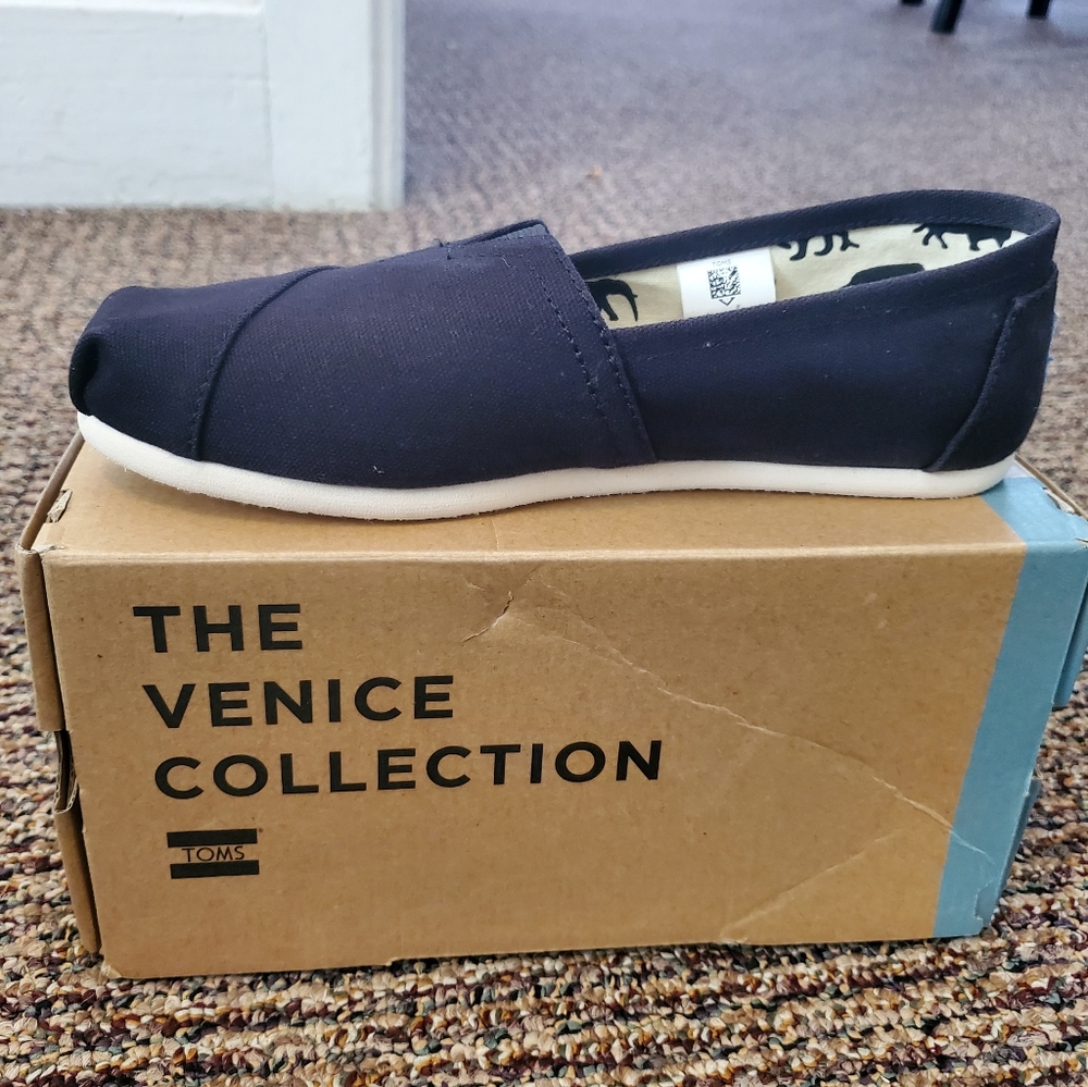 NWT TOMS NAVY BLUE